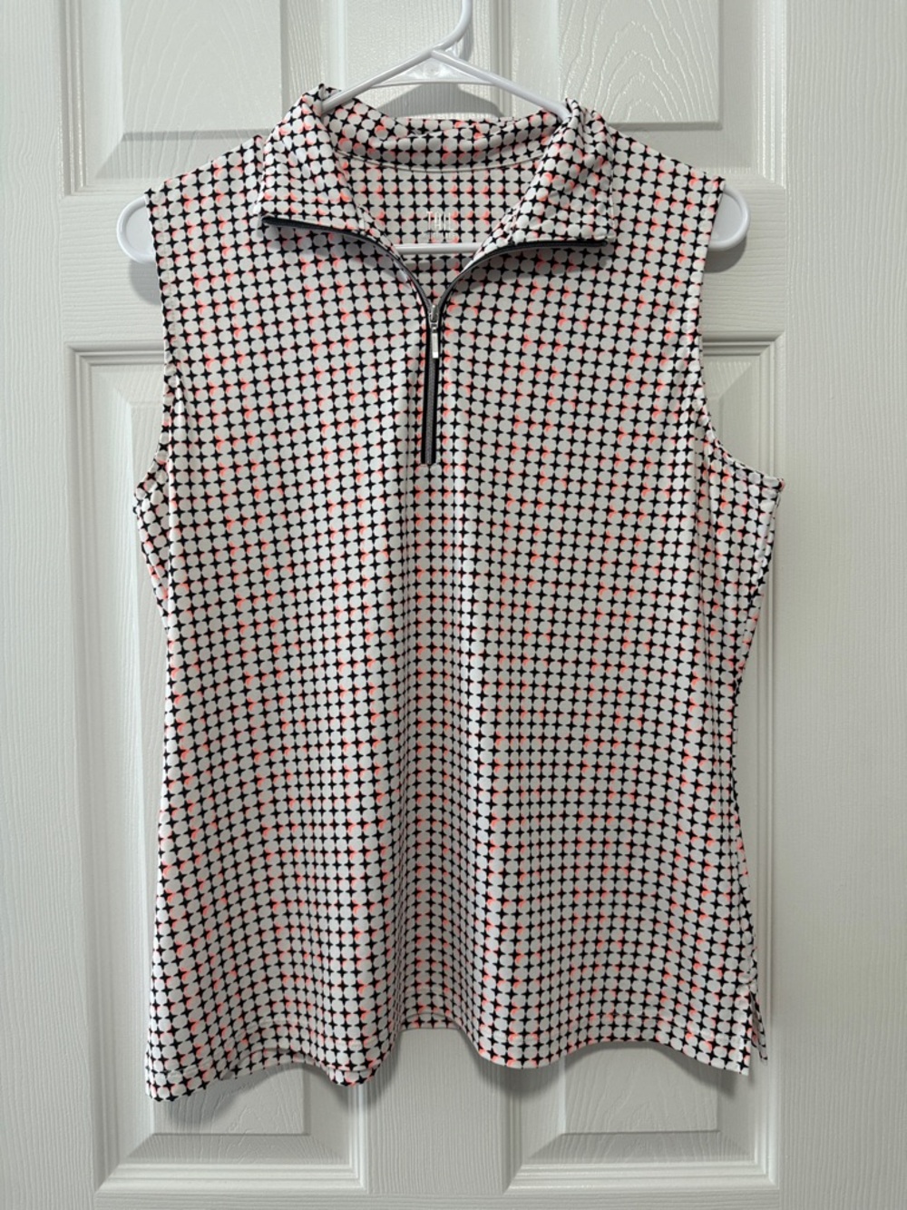 EUC TAIL WHITE LABEL PATTERNED SLEEVELESS GOLF SHIRT ACTIVEWEAR TOP SIZE LARGE